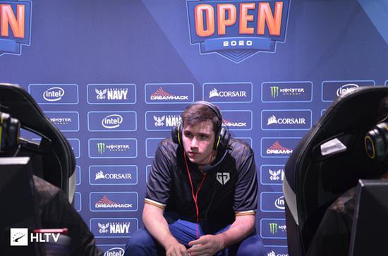 Faker谈三连冠的挑战与运气因素