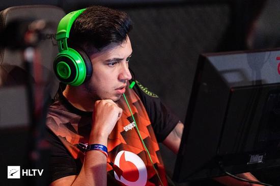 T1战队荣获英雄联盟S15世界冠军Faker再创辉煌